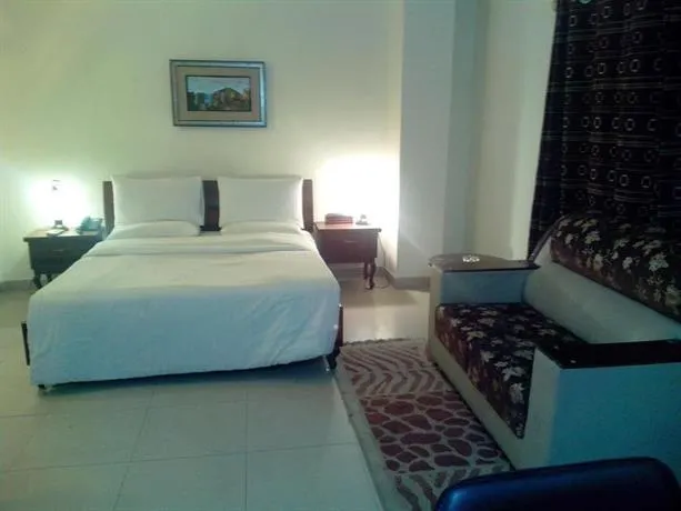 Mars Hotel - Image 1