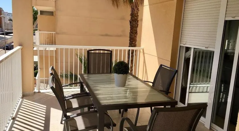 APARTAMENTO CON TERRAZA, VISTAS AL MAR Y PISCINA - Image 1