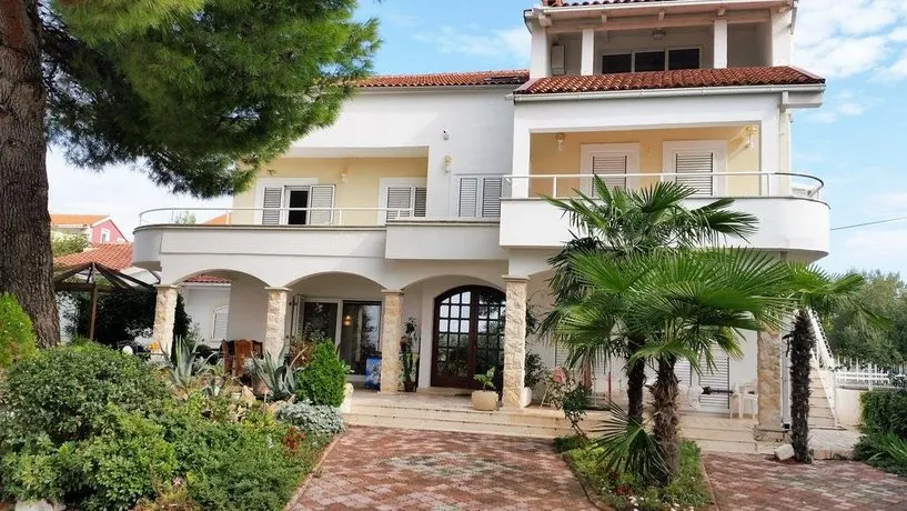 Apartments Little Castle - Image 1