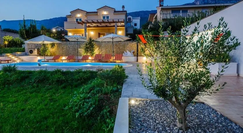 Sun-kissed luxury Mediterranean villa - Image 1