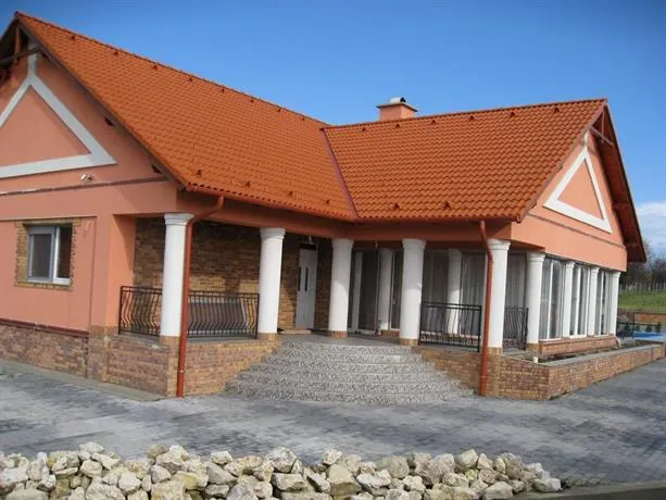 Villa Piros - Image 1
