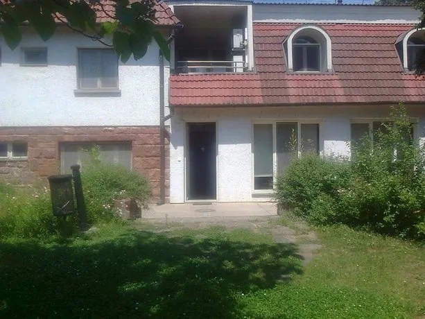 Jelen Panzio - Image 1