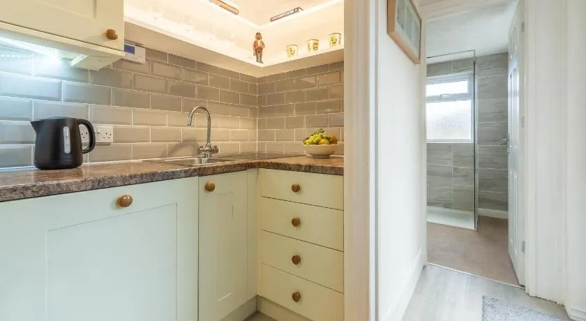 Hideaway Cottage - Image 1
