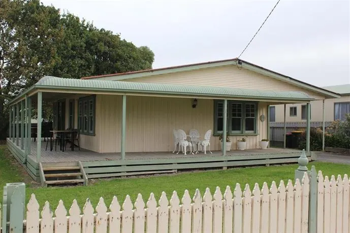 Beach Holiday Cottage - Image 1