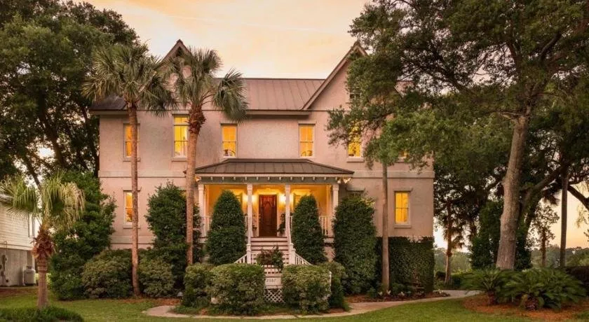 Intracoastal Water Views Stunningly Romantic Family Retreat Isle Of Palms - Image 1