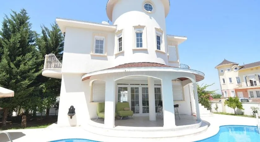 Bella Villa 6 - Image 1