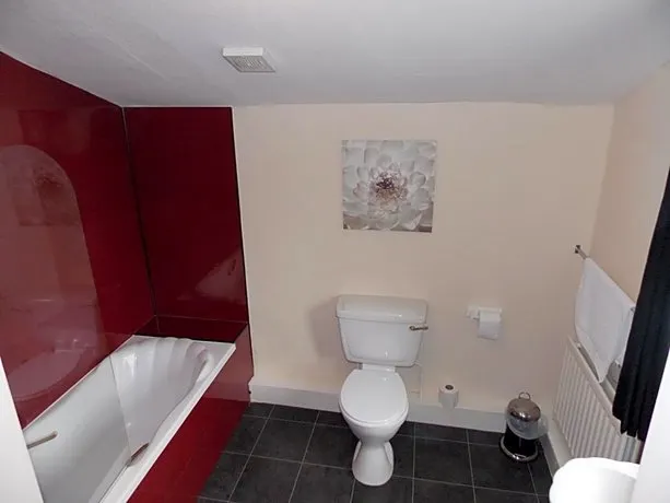 Cross Keys Hotel - Image 1