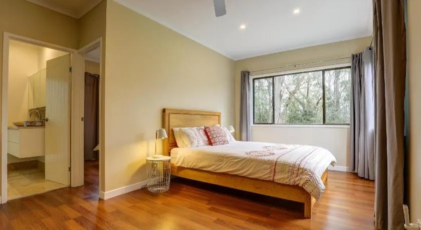 Cockatoo Hideaway - Image 1