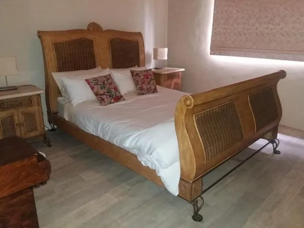 Pelican Lagoon Lodge - Image 1