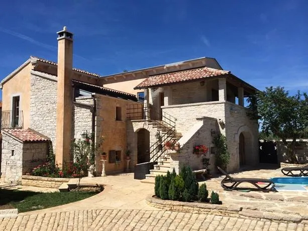 Villa Roses - Image 1