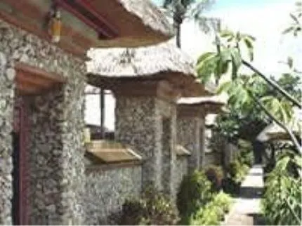 Coconut Grove Village Hotel - Image 1
