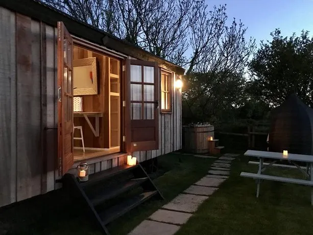 West Park Shepherds Hut Bude Cornwall - Image 1