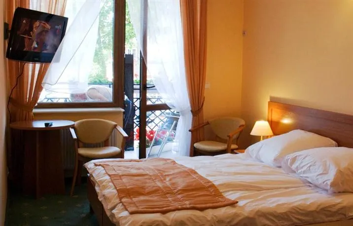 Hotel Chaton - Image 1
