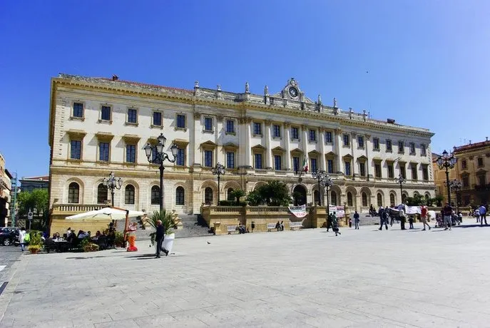 Le Finestre Su Via Cavour - Image 1
