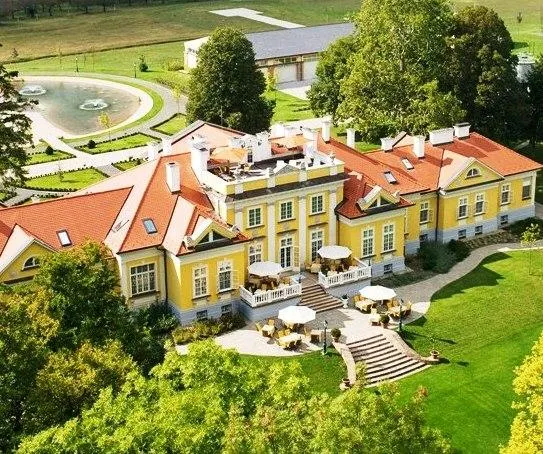 Hertelendy Kastely Hotel - Image 1