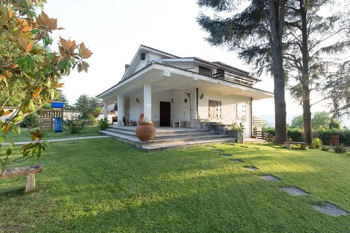 Villa White - Image 1