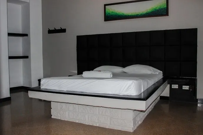 Hotel Natural Medellin - Image 1