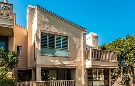 Spacious Minutes to the Beach - 3 Br Condo - Image 1
