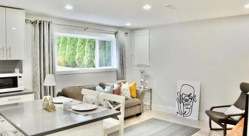 Stylish 1 BR suite in North Vancouver 10 mins ski - Image 1