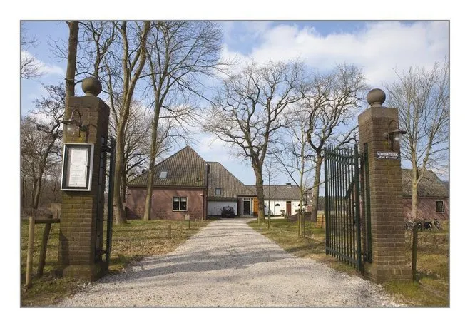 ZeeVELD, Monastiek centrum Jan XVII, tevens verblijfsaccommodatie - Image 1