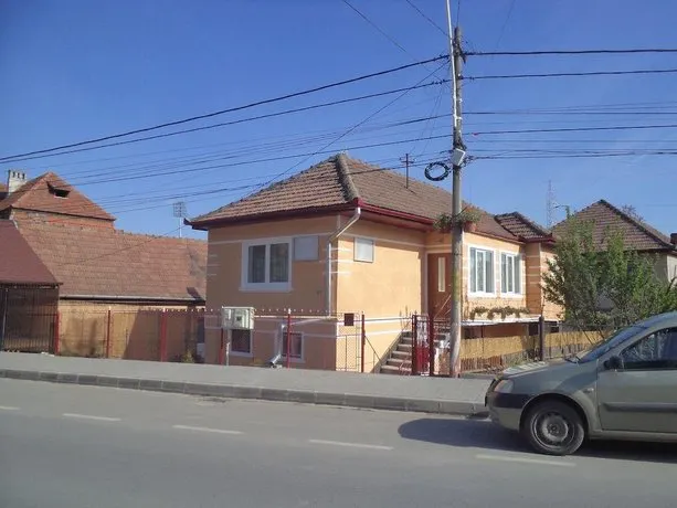 Transilvania Apartment - Image 1