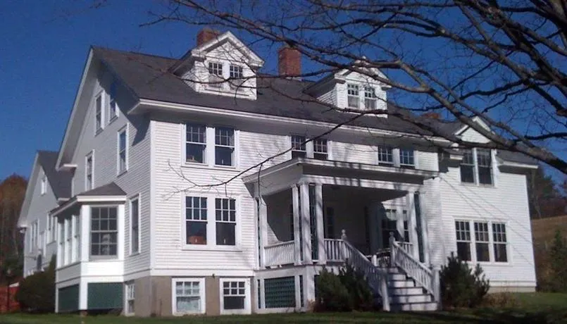 The Trumbull House Bed and Breakfast - Image 1