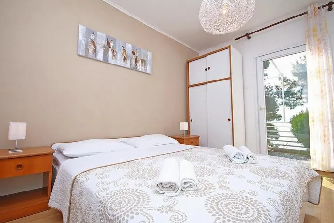 Brela Beach house - Image 1