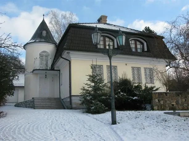 Vila Chateau - Image 1