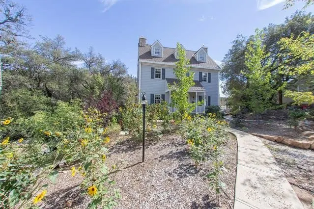Oak Hill Inn - Image 1