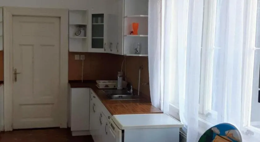 Inner City Apartment - Image 1