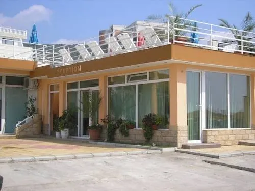Family Hotel Santorini - Image 1