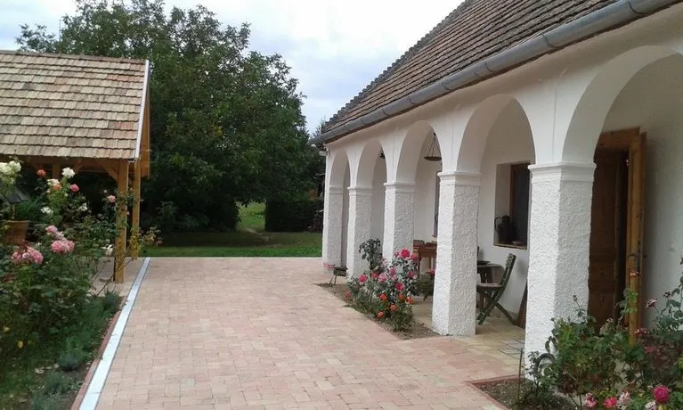 Peresztegi Paraszthaz - Image 1