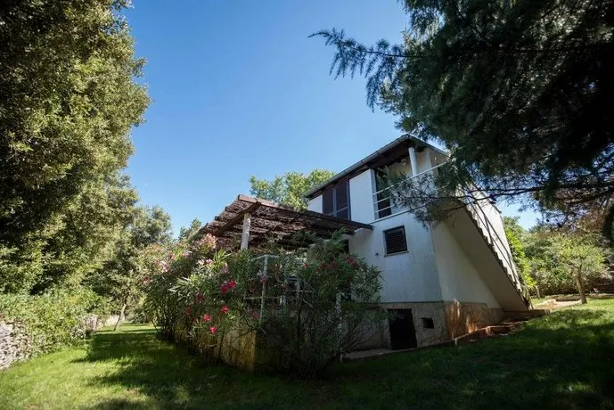 Holiday Homes Garden Resort - Image 1