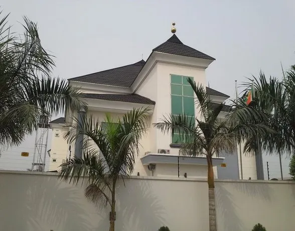 Fourways Hotel - Image 1
