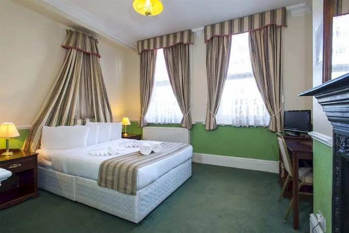 Hampton Court Palace Hotel - Image 1