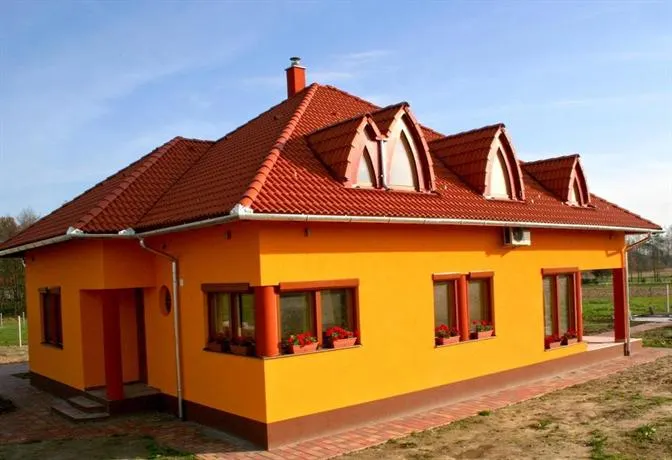 Platán Vendégház - Image 1
