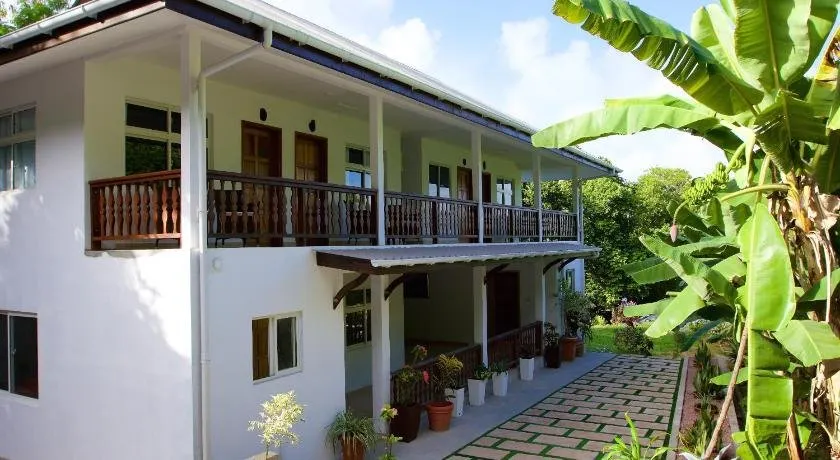 Cote Jardin Praslin - Image 1