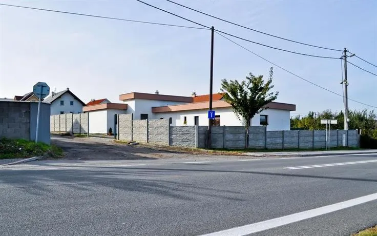 Mini Motel - Image 1