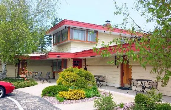 The Usonian Inn - Image 1