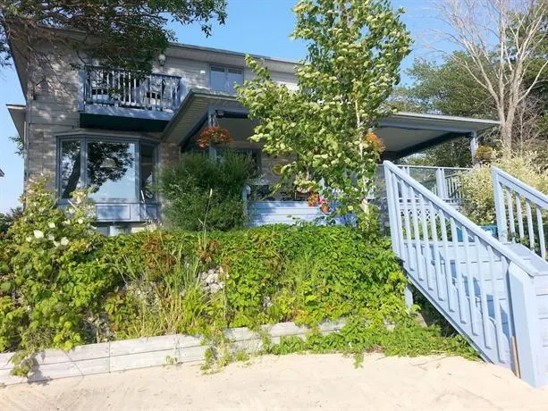 Adani Beach Retreat Bed & Breakfast - Image 1