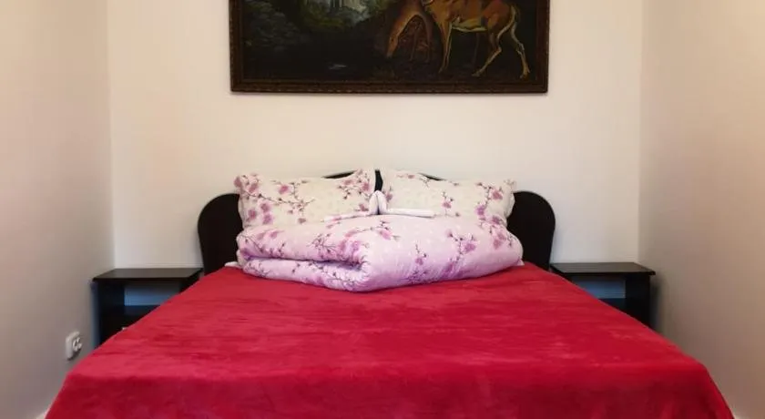Red House Apartament - Image 1