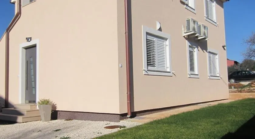 Apartments Ana Medulin - Image 1