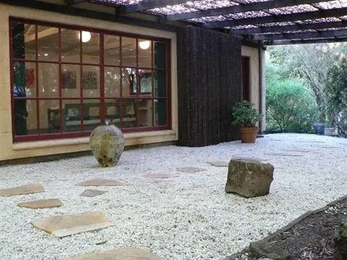 Kanimbla View - The Clifftop Retreat - Image 1