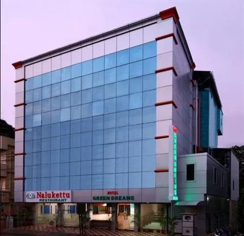 Hotel Green Dreams by OYO Rooms - Image 1