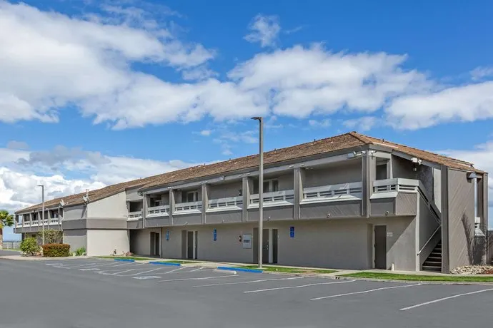 Quality Inn Kettleman City near Hwy 41 - Image 1