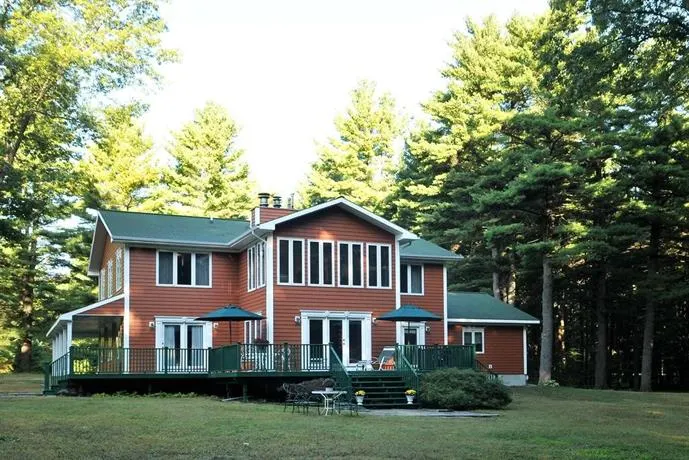 The Bass Manor Bed & Breakfast And Art Museum - Image 1