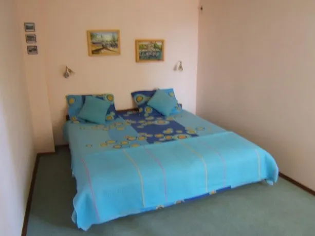 Regina's Guesthouse - Image 1