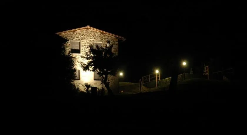 Antico fienile sulla collina - Image 1