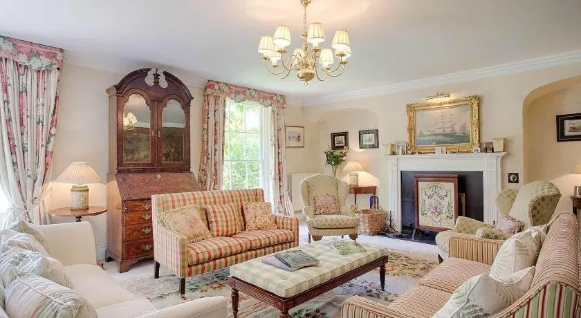 Vicarage House & Pool House - Image 1