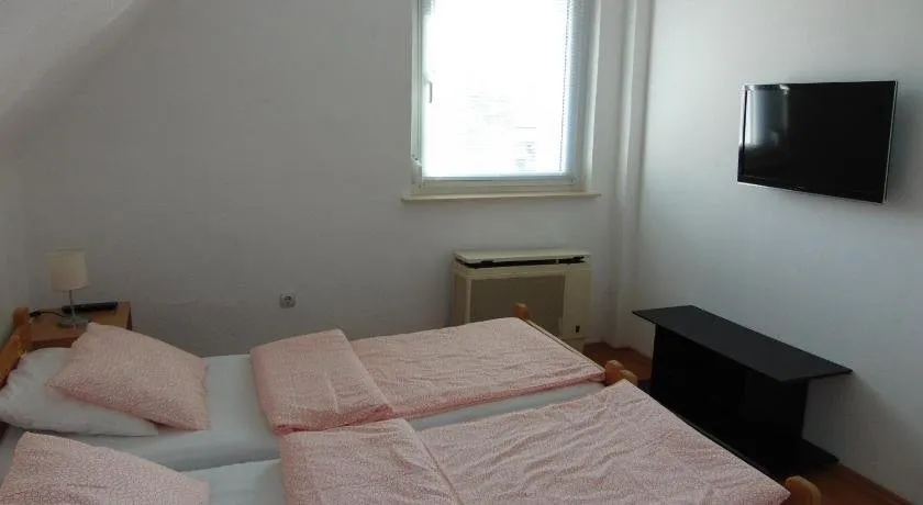 Csevi Apartmanhaz - Image 1